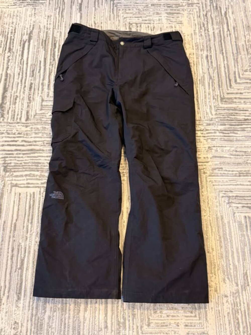 The North Face men's large Hyvent insulated waterproof snow pants MSRP $200